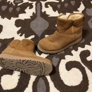 Ugg katalina short boot! Size 3!